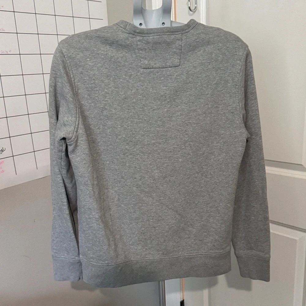 Banana Republic Classic Gray Crewneck Sweater